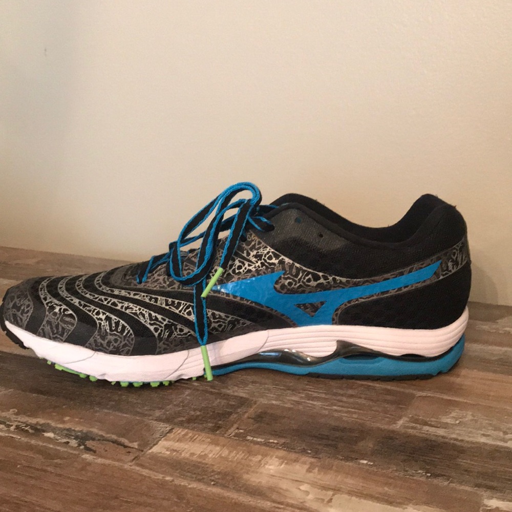 Mizuno running shoes (worn once)